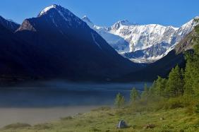 Озеро Ак-Кем и гора Белуха