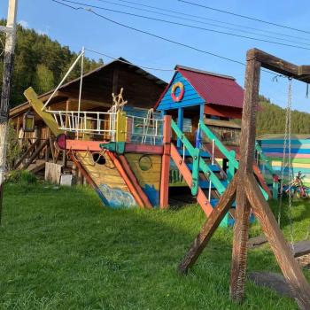 Отдых с детьми на Алтае детская площадка