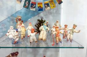 Выставка елочных ретно-игрушек в Бийске