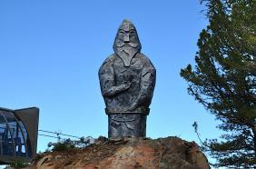 Скульптура Кезер таш баатыр Когудей-Мерген - богатырь Когудей-Мергена из Алтайского героического эпоса
