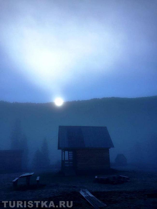 Туманное утро : Горный Алтай