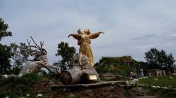 Отдых на Алтае : Полеводка : Деревянные скульптуры в Полеводке