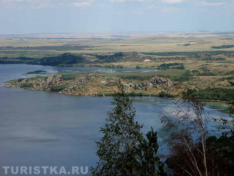 Вид на восточный берег озера с г. Большуха