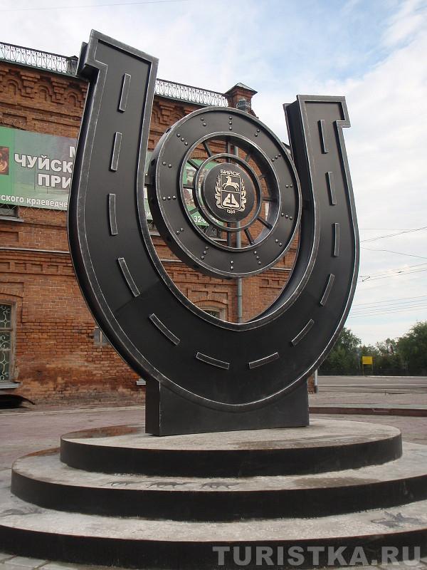 Памятник строительям и водителям Чуйского тракта