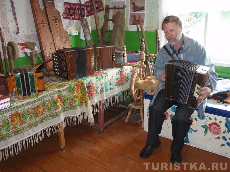 Александр Головин расскажет и покажет, как играть на народных инструментах