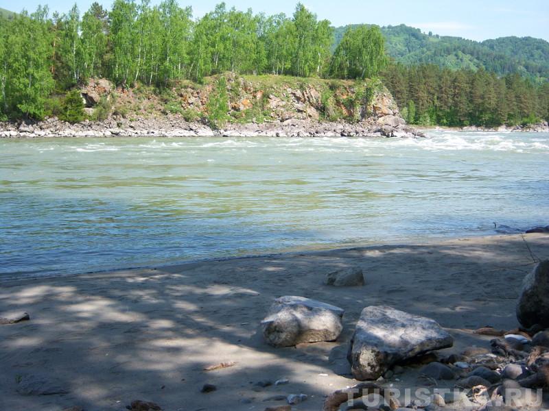 Река Катунь в 30 м от базы