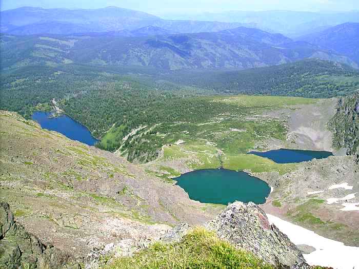 Панорама трех озер. Вид со смотровой площадки на вершине Красной горы