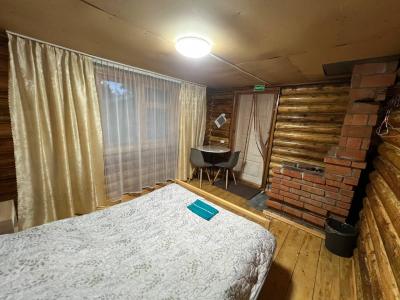 Трехкомнатный дом с печкой (4+4+2 мест)