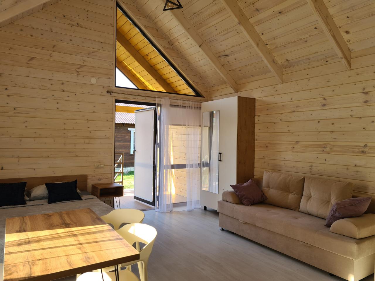 Барнхаус 4-хместный