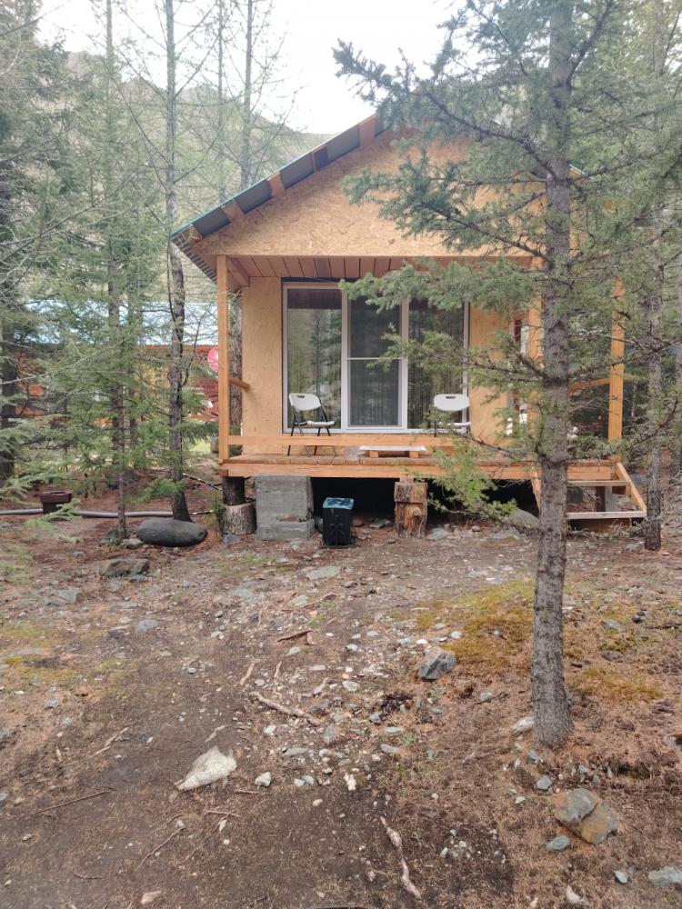 Дом №8 у реки с двуспальной кроватью и душем