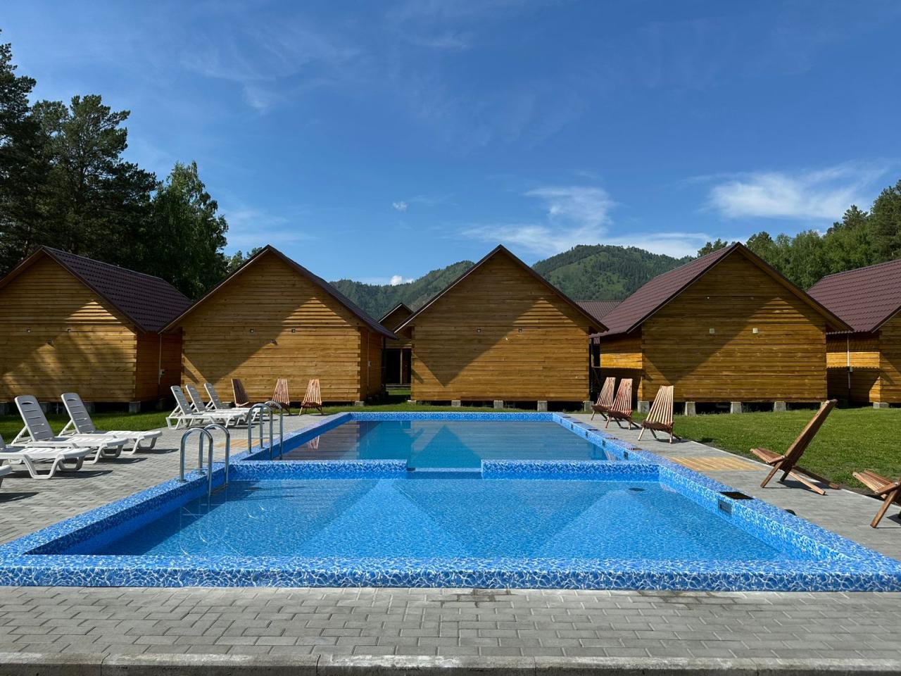 Алтай бассейн с подогревом на базе отдыха "Славный берег"