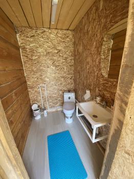 удобства на крылечке, планируется установка душа в сезоне 2026г