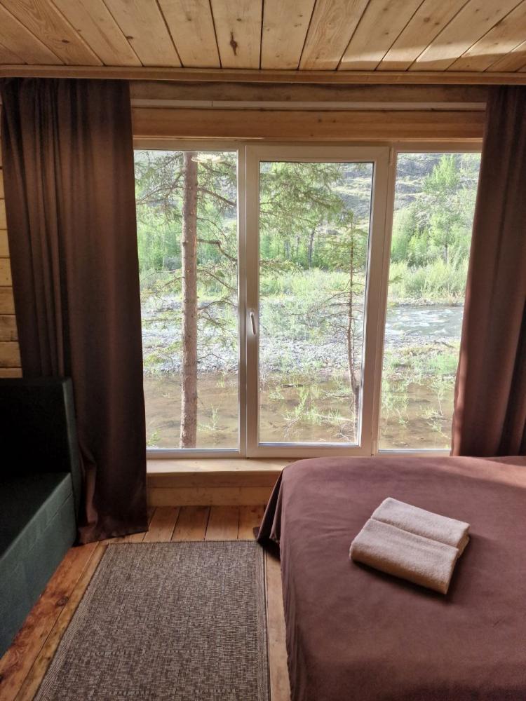 Виды из домиков с панорамными окнами