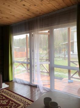 Домик с панорамными окнами Алтай