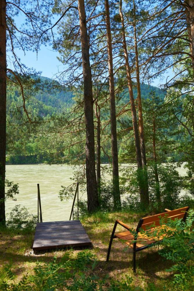 База отдыха у реки на Алтае "Лунный свет"