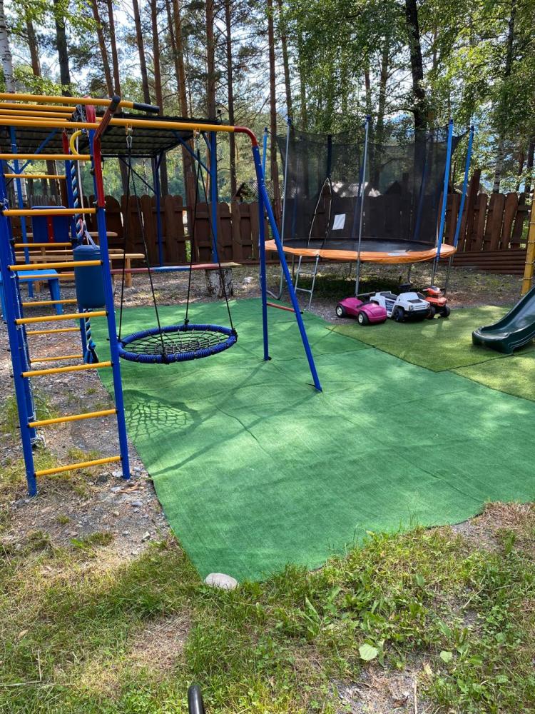 База отдыха  в Горном Алтае с детской площадкой