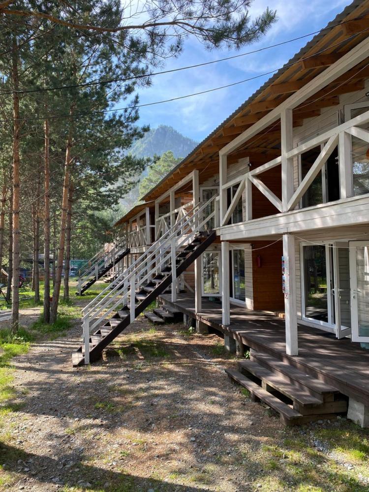 База отдыха "Амалия" в Горном Алтае на берегу реки Катунь