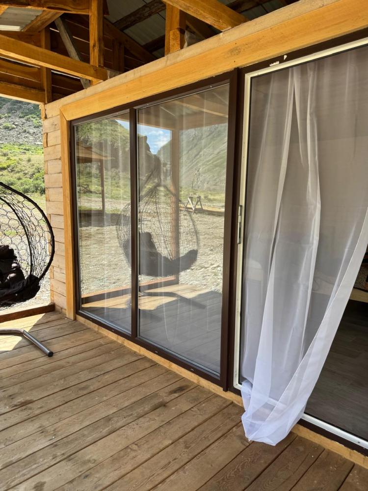 Дом 4-местный благоустроенный с панорамными окнами