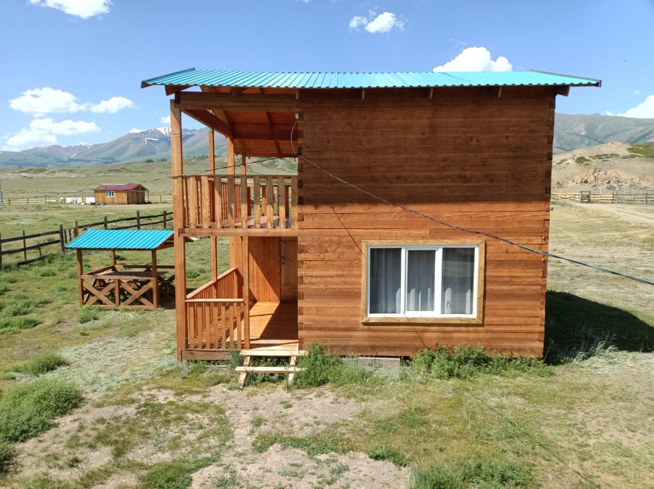 Дом двухэтажный благоустроенный на 6 чел. (душ, туалет, кухня)