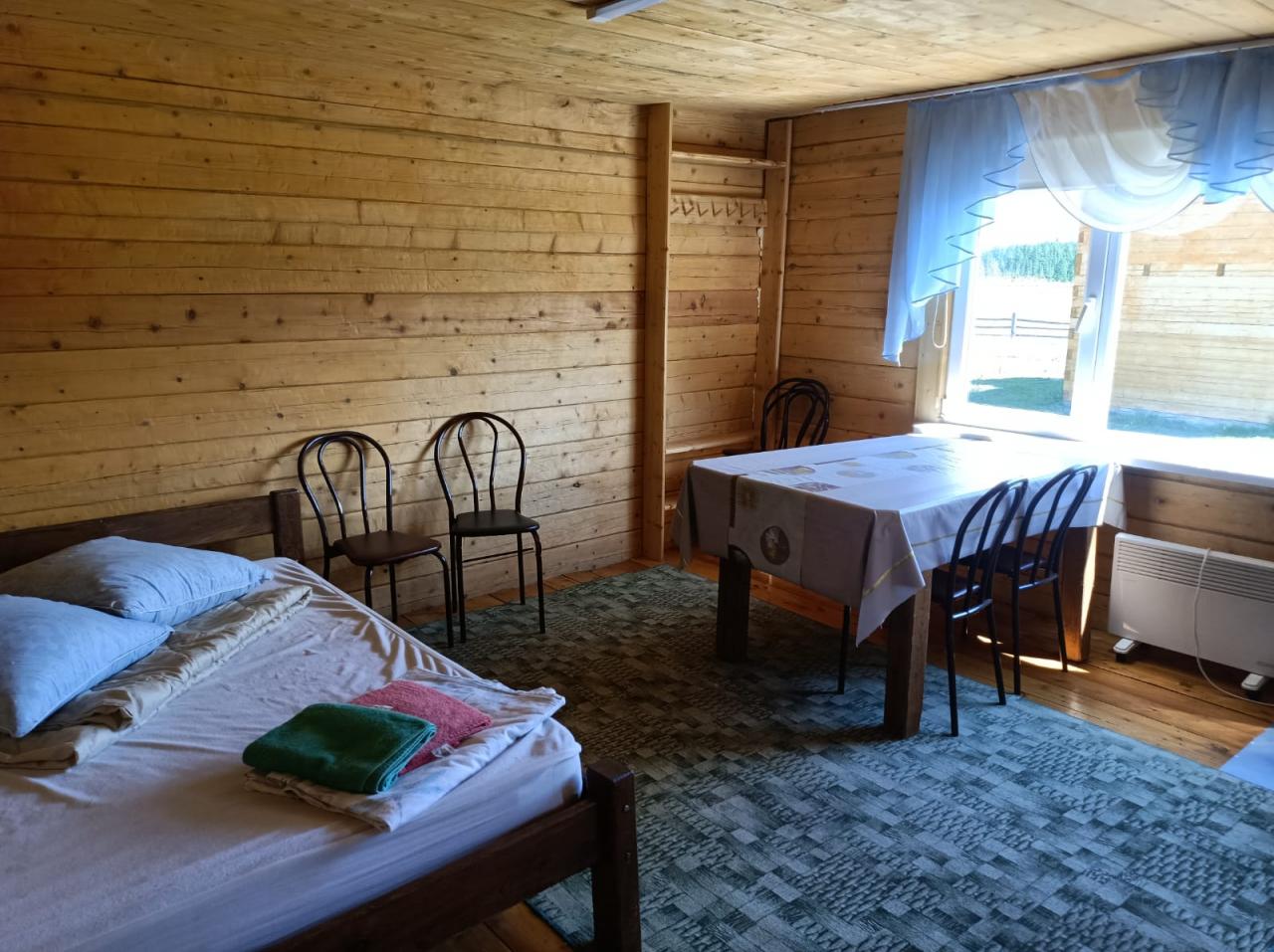 Дом двухэтажный благоустроенный на 6 чел. (душ, туалет, кухня)