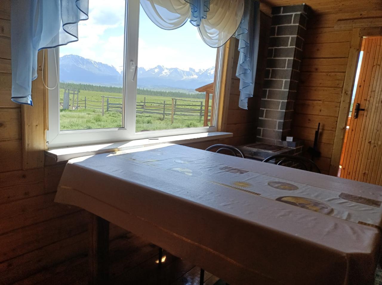 Дом двухэтажный благоустроенный на 6 чел. (душ, туалет, кухня)