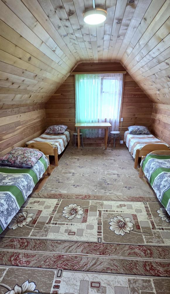 Номер на втором этаже кедрового дома