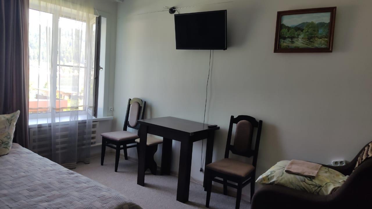 Комната 4-хместная на 2 этаже. Душ и туалет на этаже.