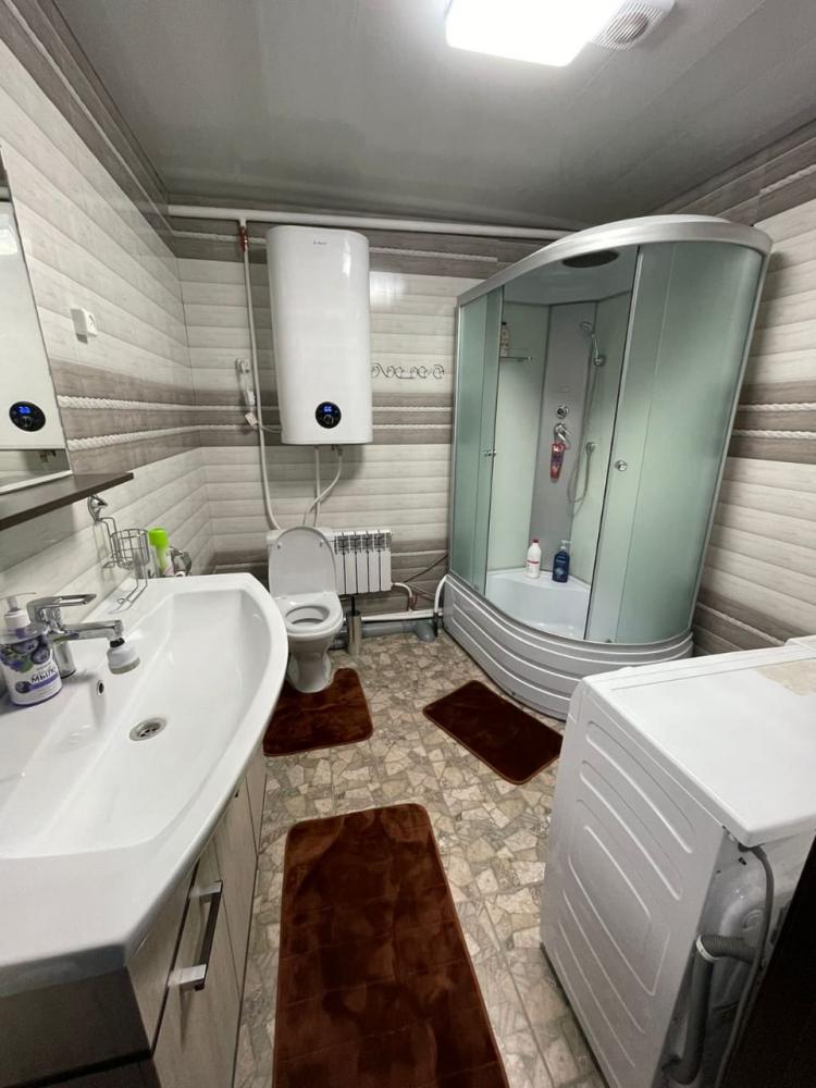 Душ и туалет в цокольном этаже