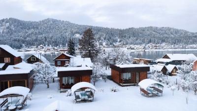 Вид на Телецкое озеро