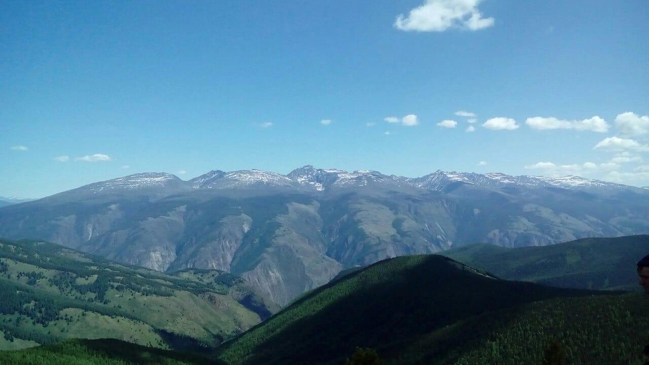 Вид с Чулышманского плато на горы Алтая