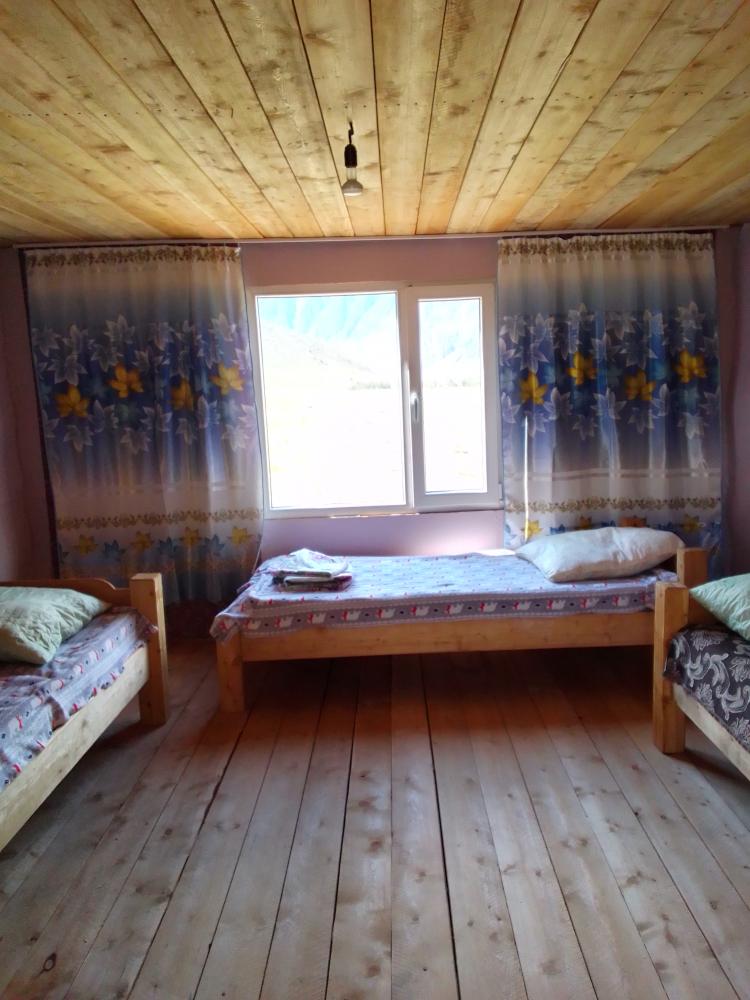 3-хместный домик с санузлом у реки Чулышман