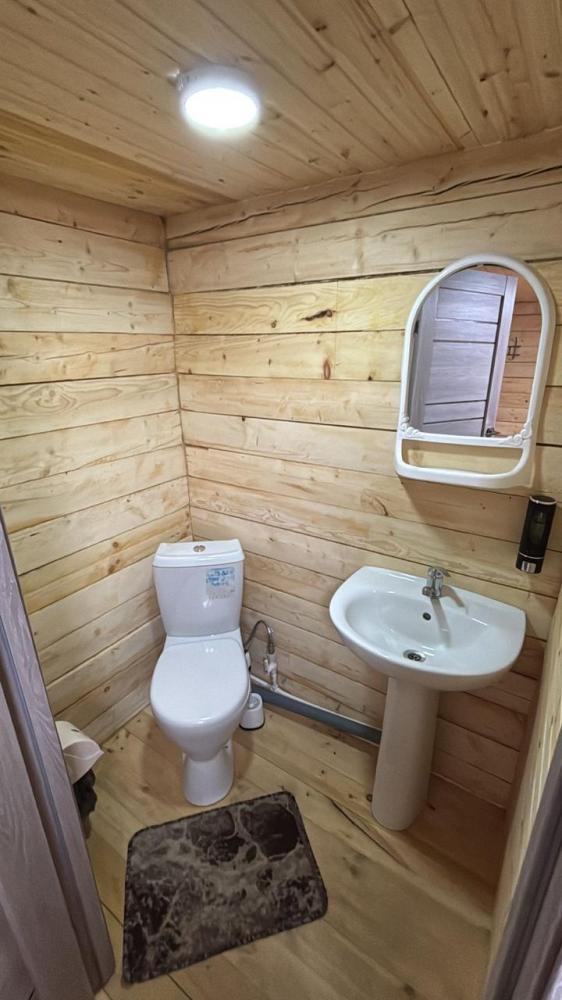 Дом 3-местный с верандой у реки Б. Яломан