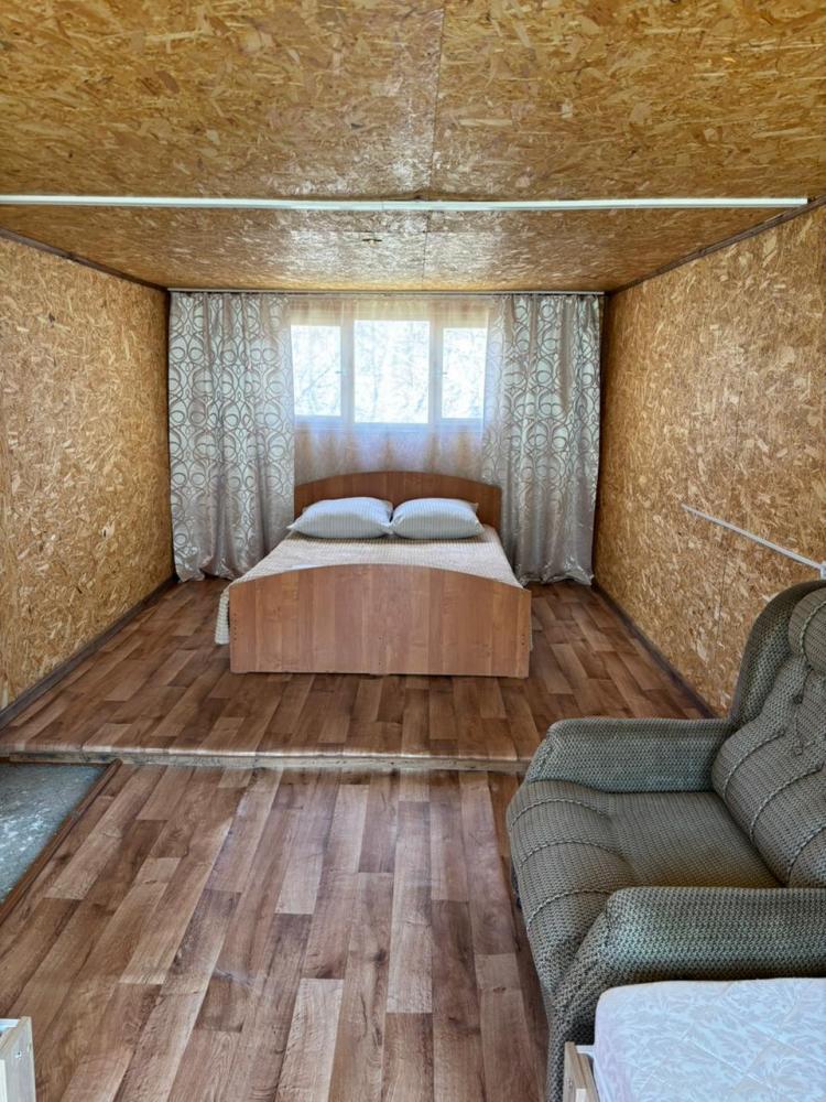 Дом у реки на 7 человек с беседкой и санузлом