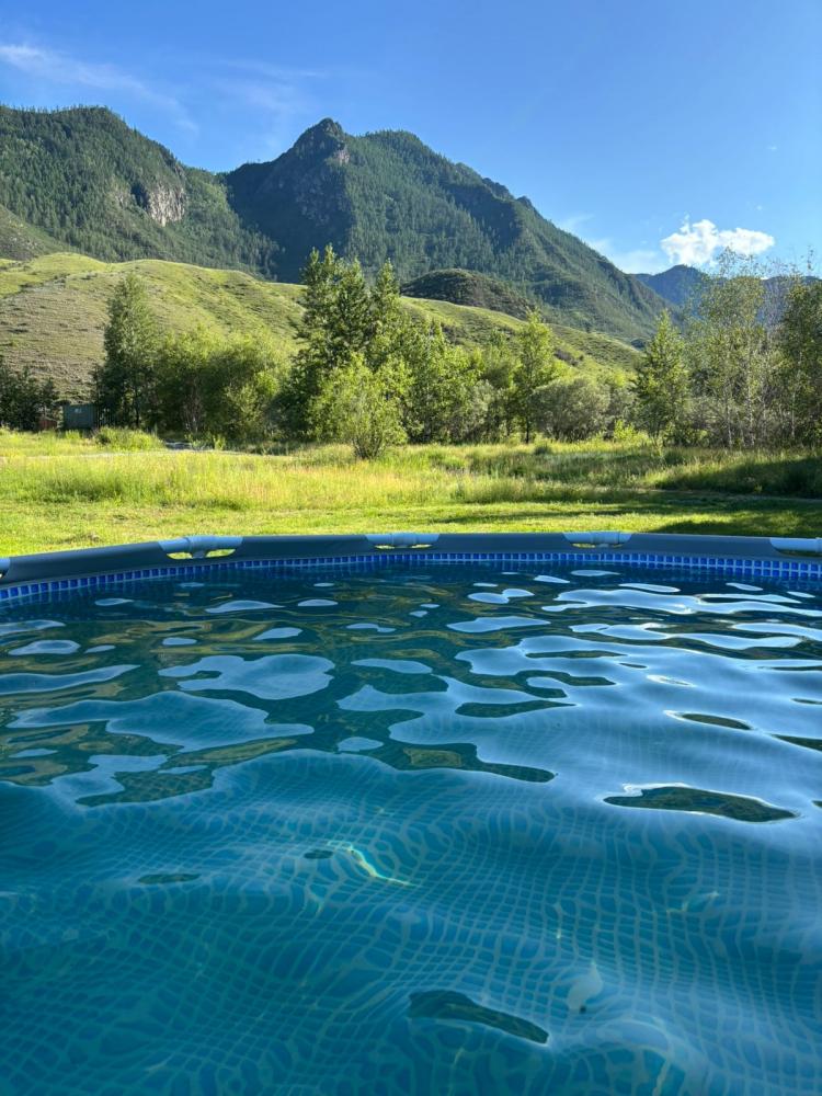 Бассейн "У бабы Лены" на территории