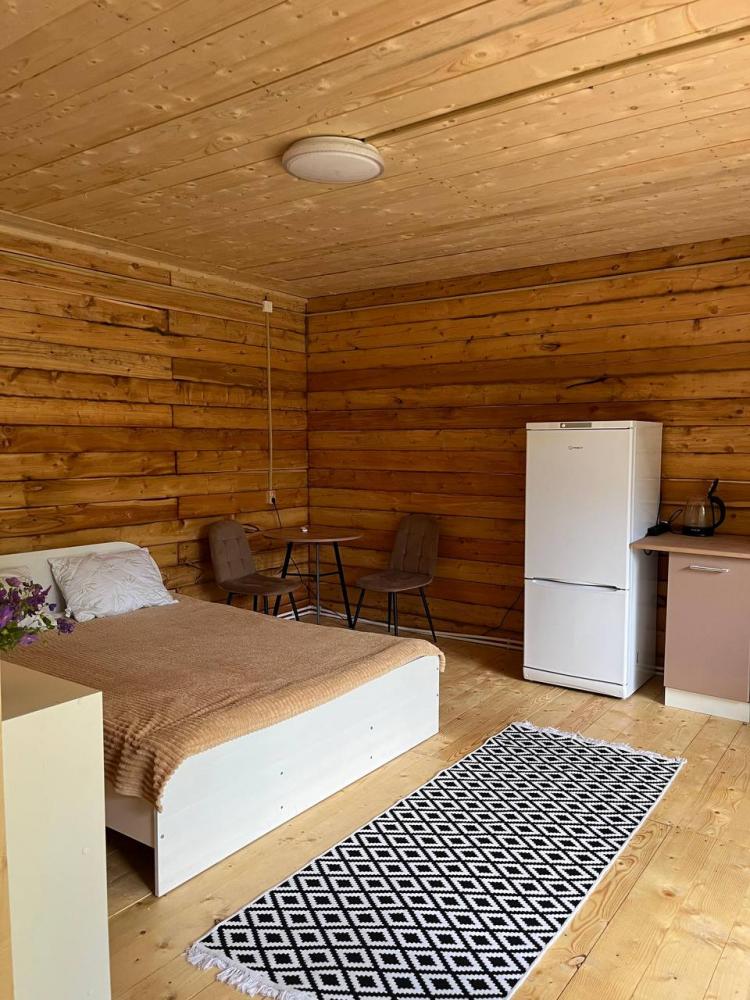 Дом 3-местный с панорамными окнами благоустроенный (душ, туалет)