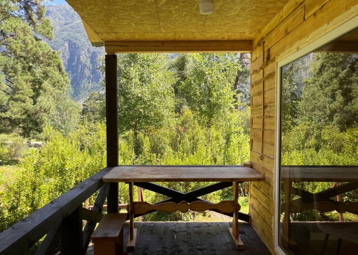 Дом 3-местный с панорамными окнами благоустроенный (душ, туалет)