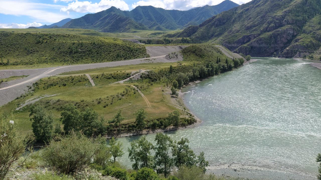 Место слияния Чуи и Катуни. Чуйский тракт.