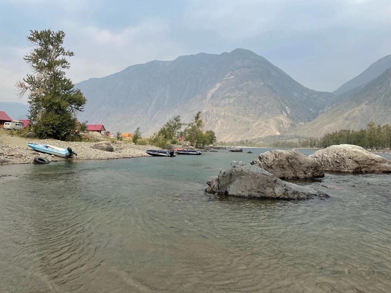 Лодочная переправа через Чулышман на Каменные грибы и водопад Учар