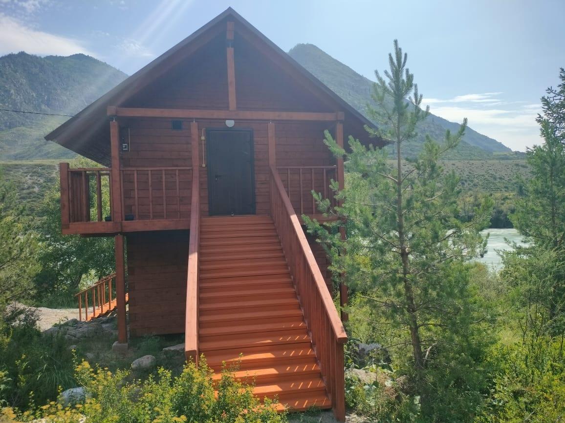 Отдельный вход на второй этаж дома