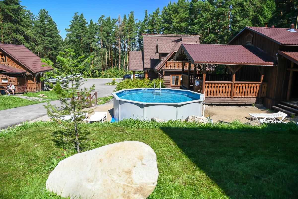 Белокуриха база с бассейном "Замка Лесника"