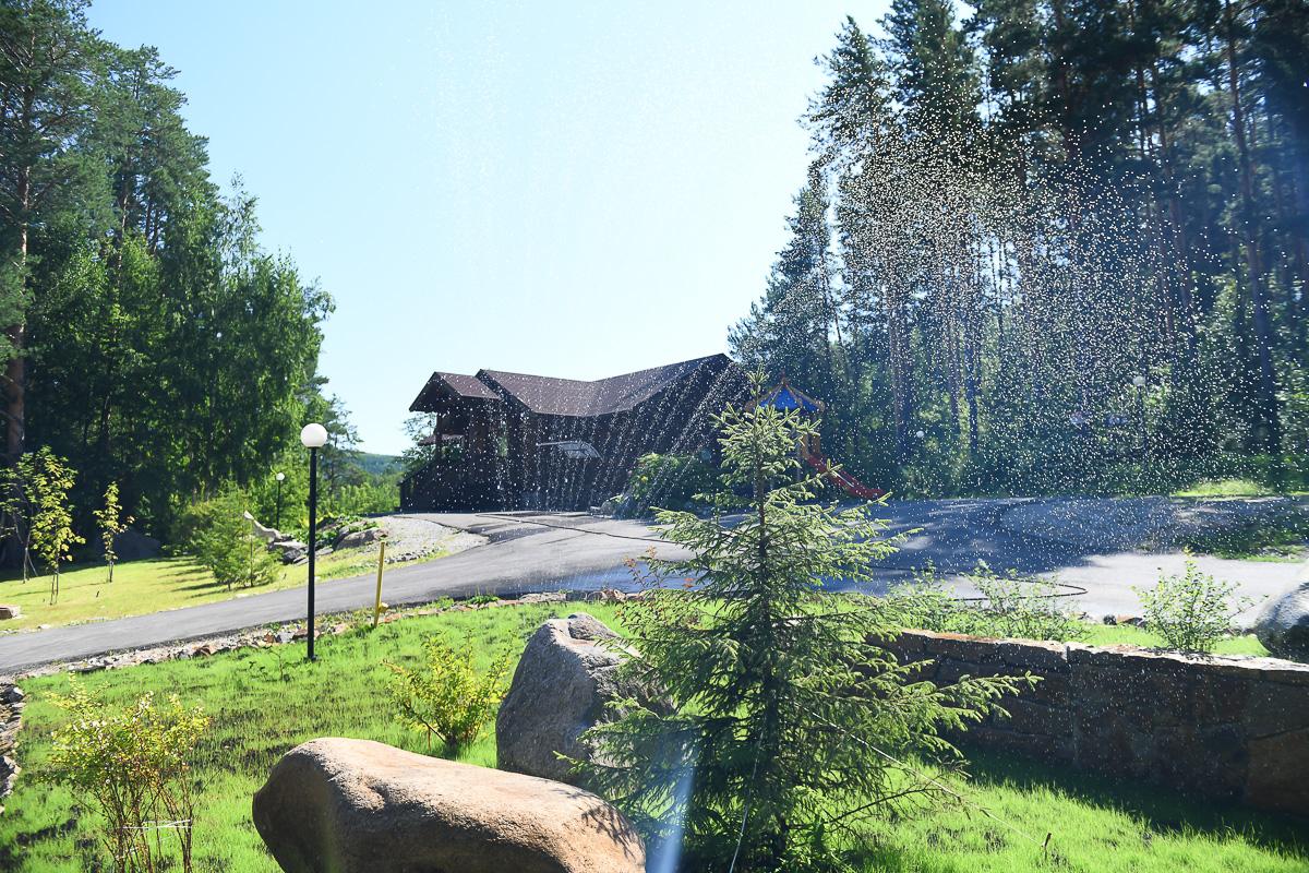 "Замка Лесника" в Белокурихе с бассейном