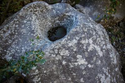 Необычный камень рядом с усадьбой 