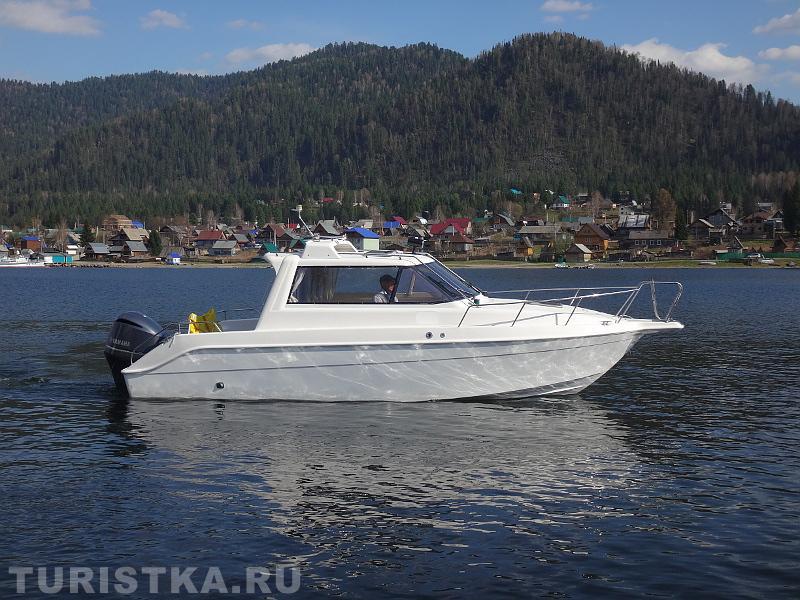 Ямаха 225. Вместимость 11 человек