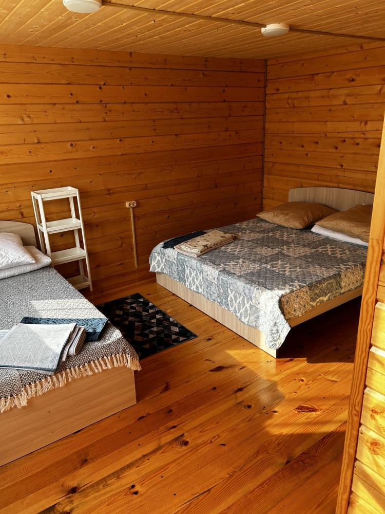 Дом для троих с кухней.