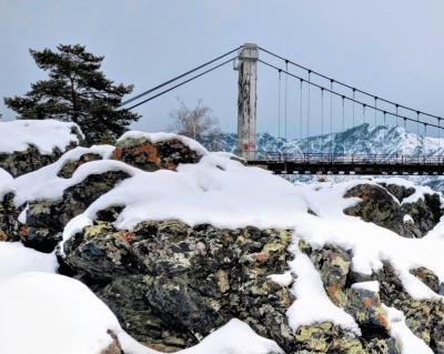 Ороктойский мост на Алтае зимой