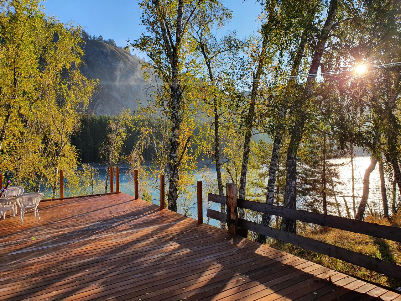 База отдыха  "Altai ForRest" у реки Катунь