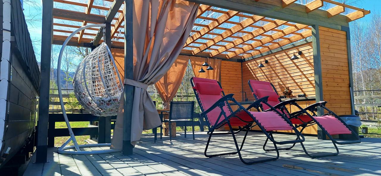 База отдыха  "Altai ForRest" у реки Катунь