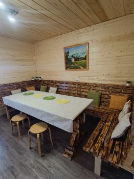 Обеденная зона в коттедже