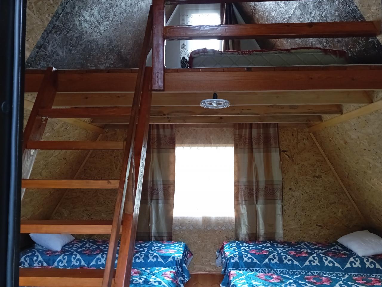 Теплый 6 местный двухъярусный домик