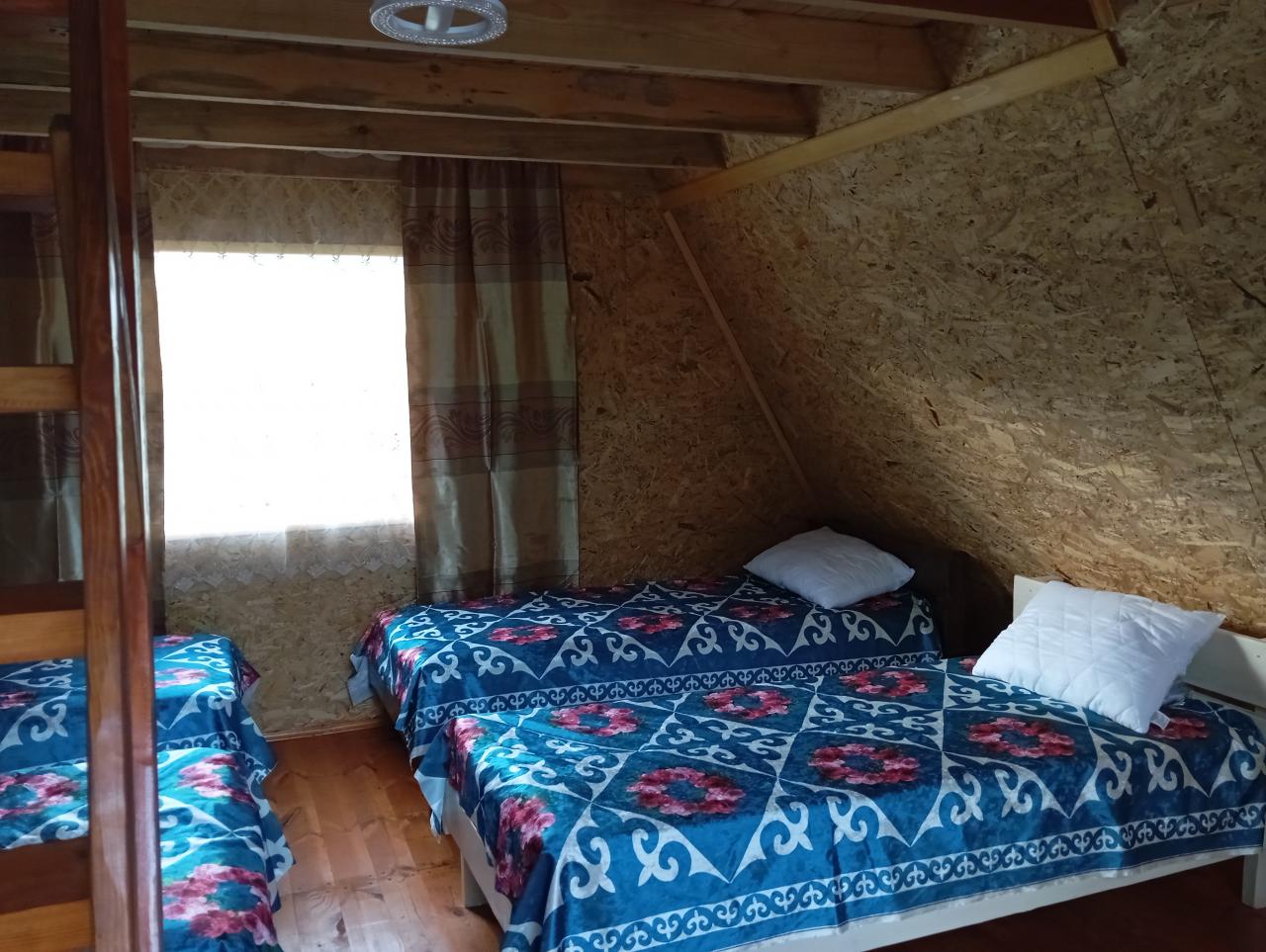 Теплый 6 местный двухъярусный домик